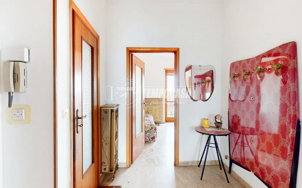 Esik - Three-Bedroom Flat with Panoramic View in Orbassano