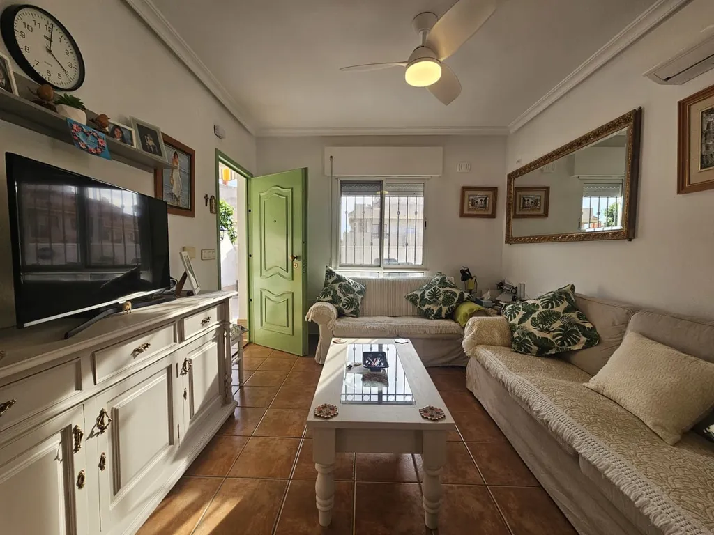 Elutuba - South-Facing Bungalow with Pool in La Zenia