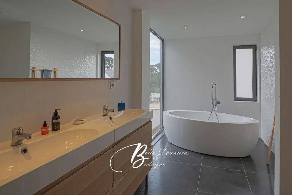 Salles de bain - Villa Luxueuse avec Vue Mer à Trébeurden