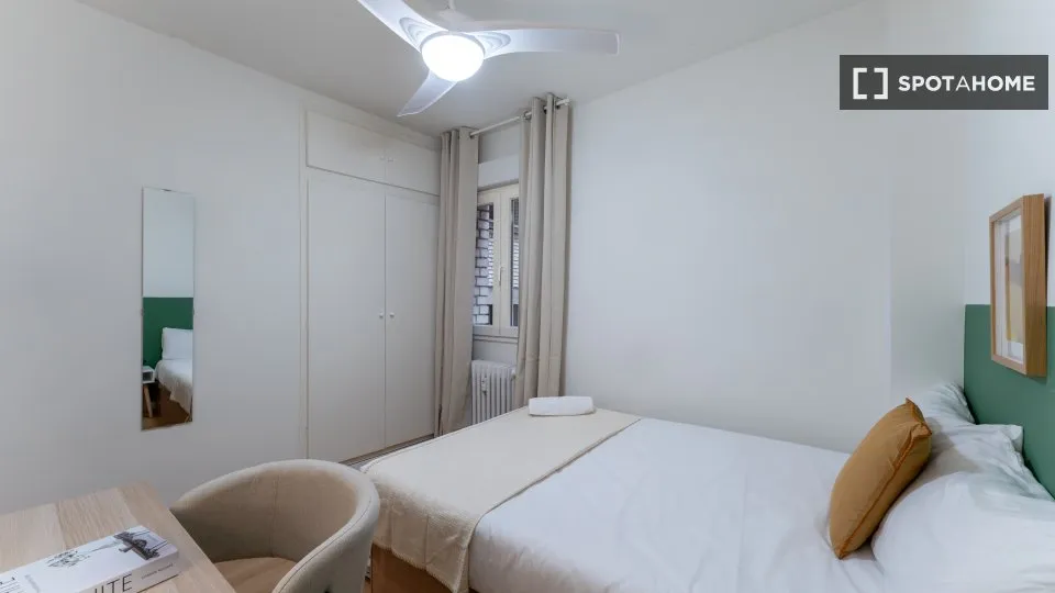 Camere da letto - Shared Apartment with Terrace in Pacífico, Madrid