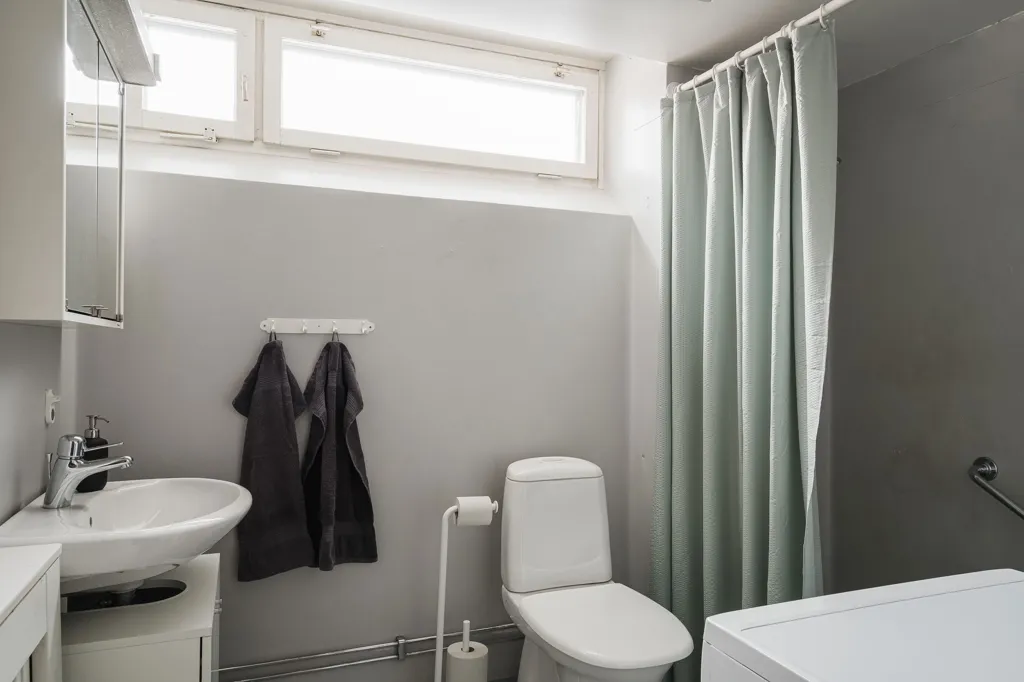 Badezimmer - Charming Two-Bedroom Flat with West-Facing Balcony in Skellefteå