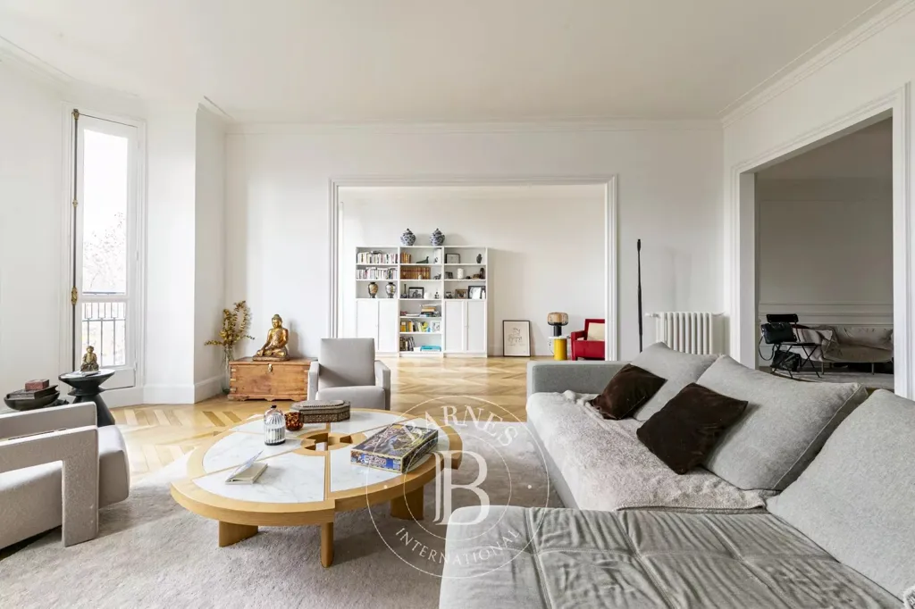 Elutuba - Upper Floor Apartment with Eiffel Tower View in Paris 7