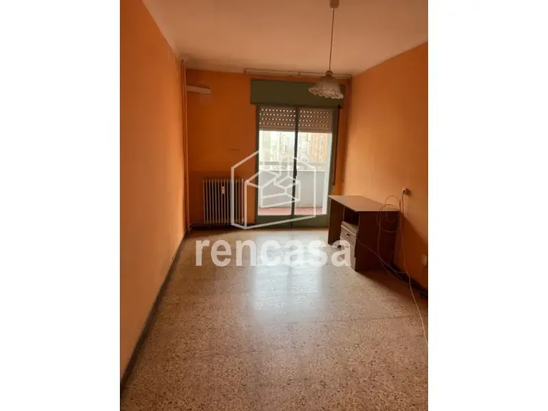 Magamistoad - Spacious Flat with Balcony in Instituts