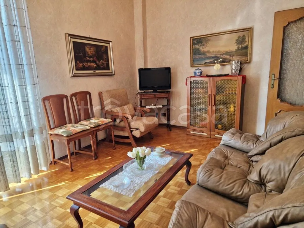 Séjour - Apartment with Three Exposures in Turin