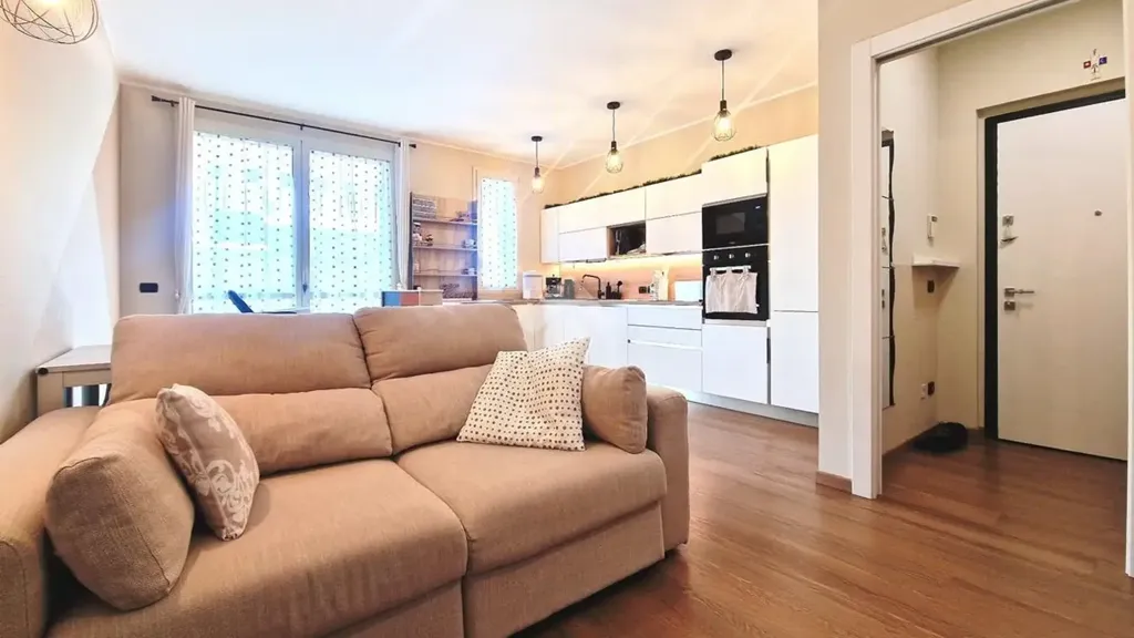 Modern Apartment with West Terrace in Muggiò