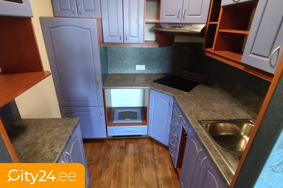 Cuisine - Two-Bedroom Apartment with Balcony in Central Location