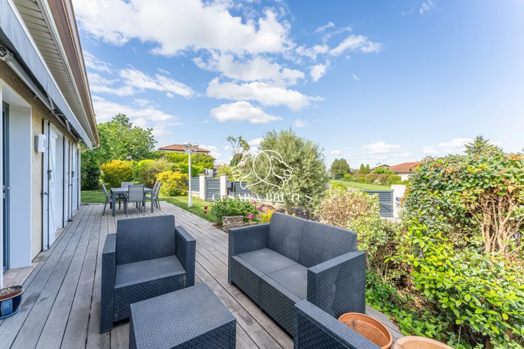 Terrasse - Maison avec Piscine et Pool House à Fleurieux-sur-l'Arbresle