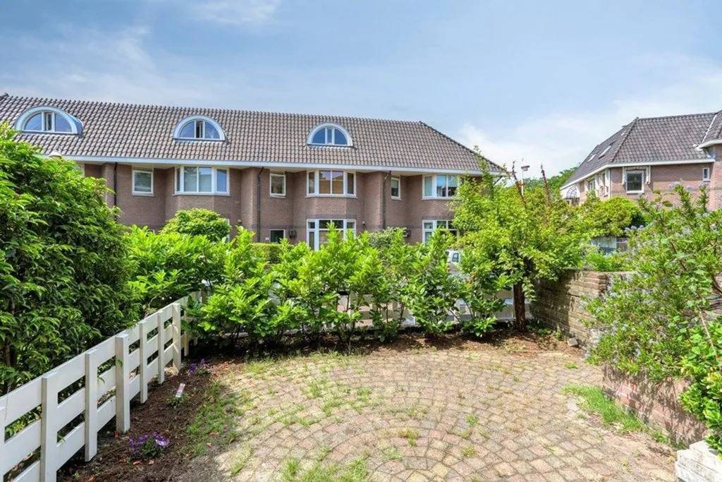 Aed - Tussenwoning with Garden in Den Haag
