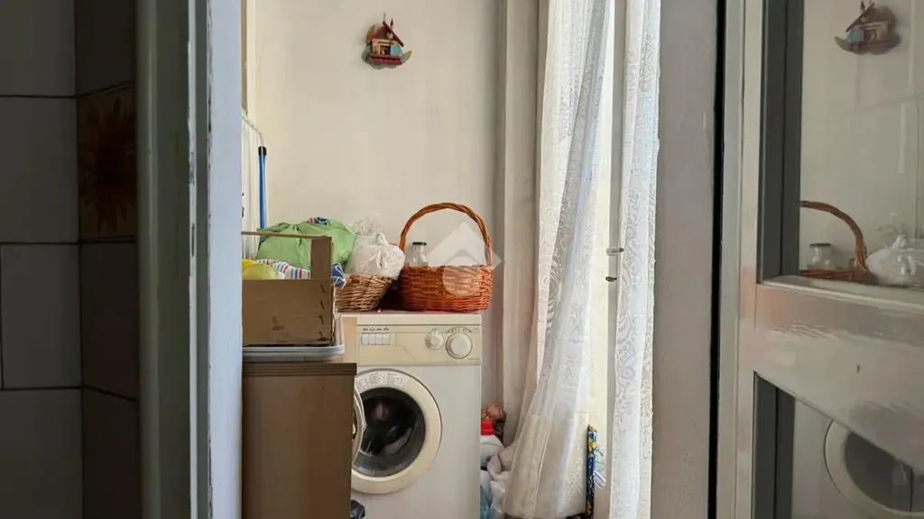 Pesuköök - 4-Room Apartment with Balcony in Ferrara