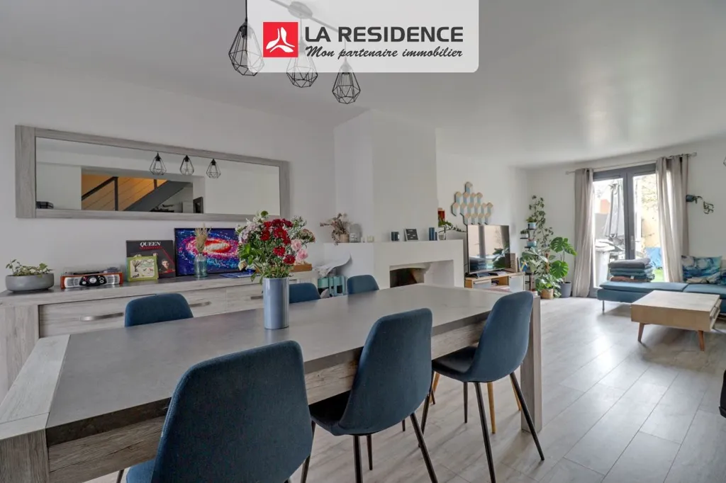 Salle à manger - Maison de 6 Pièces avec Jardin près de la Gare
