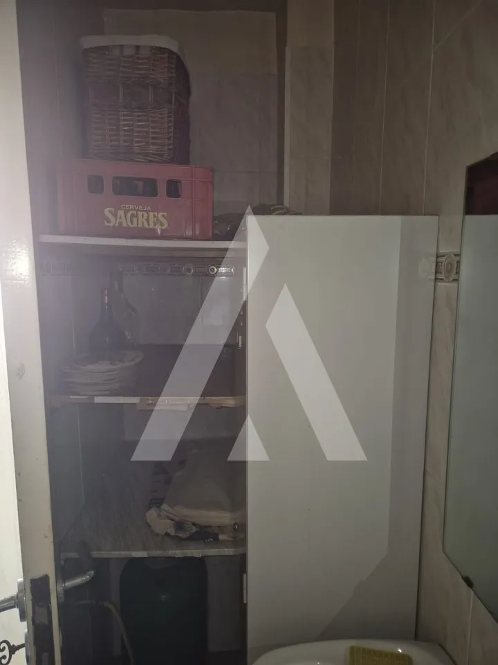 Bathrooms - Commercial Space with BBQ in Damaia