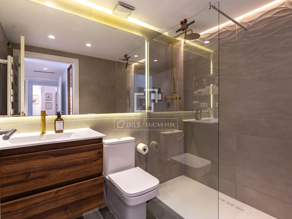Salles de bain - Modern Apartment with Terrace in Sant Just Desvern