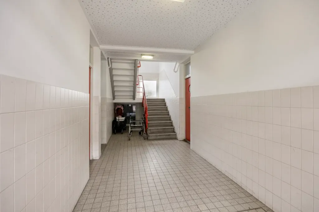 Entrée - Maisonnette with Three Balconies in Schiedam