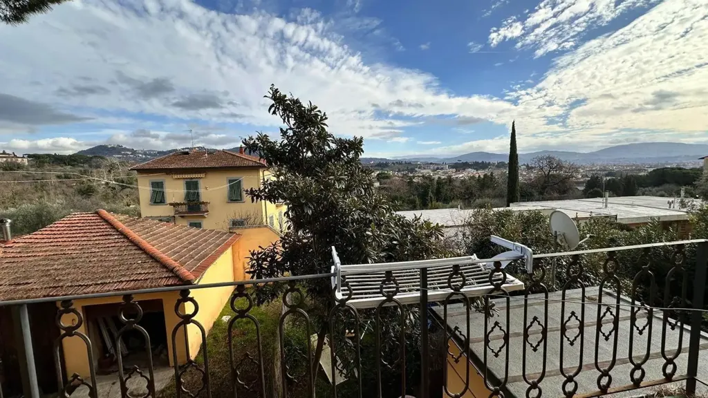 Balcon - Rusticated Townhouse with Balcony in Florence