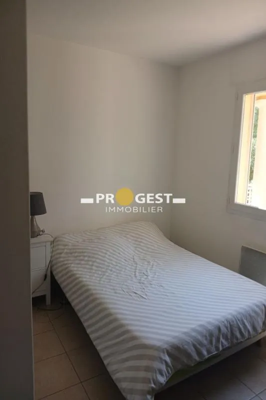 Chambres - Appartement avec Terrasse à La Destrousse