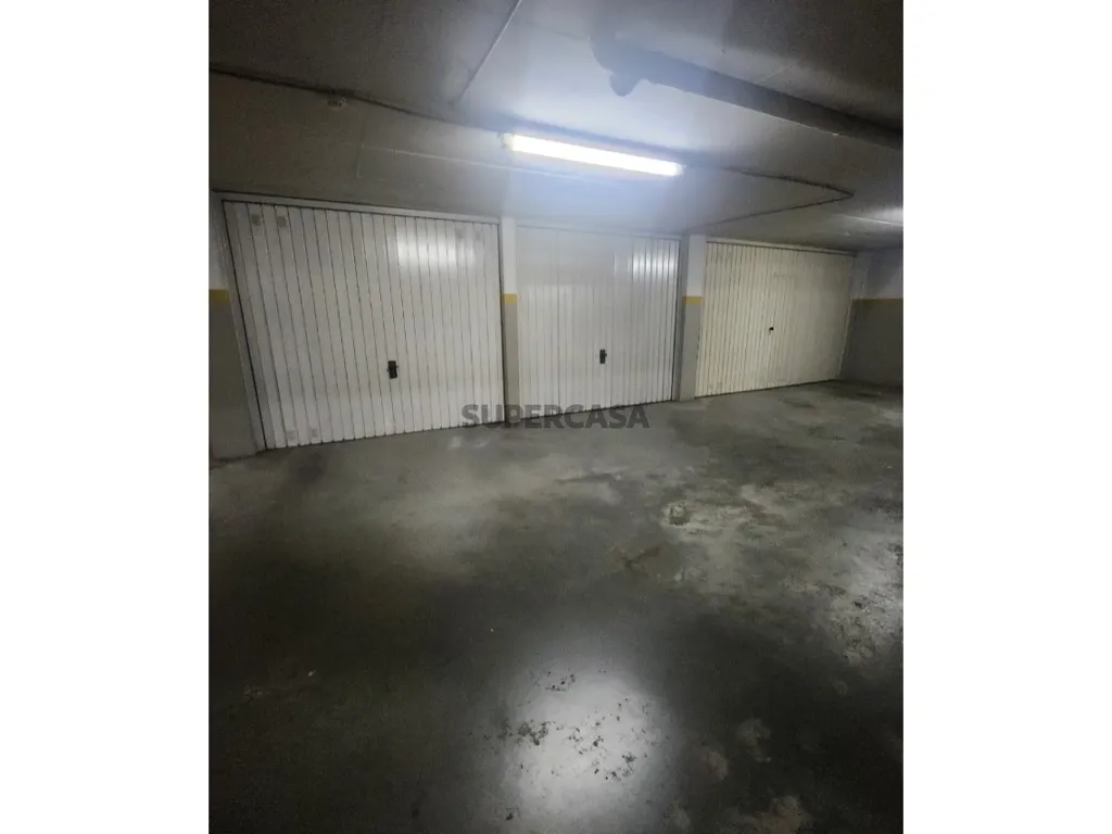 Garage - Apartment with Garage near Lordelo do Ouro