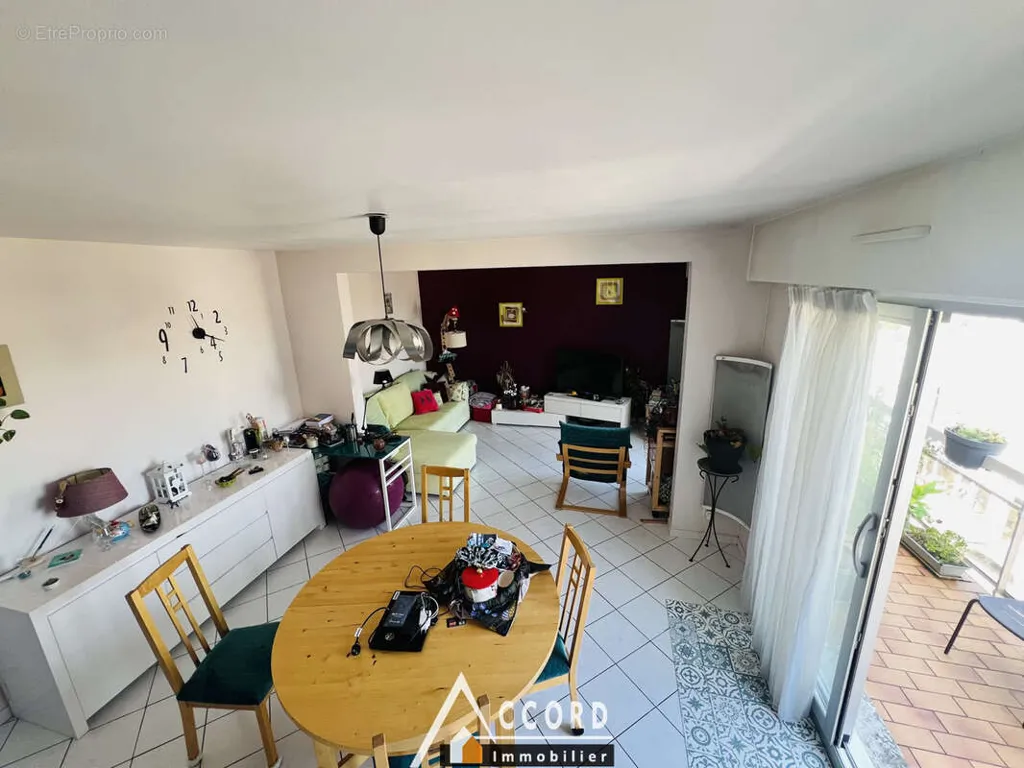 Sala da pranzo - Duplex Apartment with Balcony in Sartroville