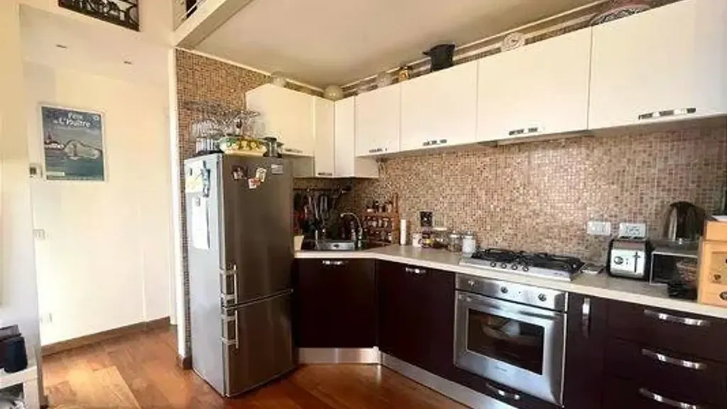 Cuisine - Modernised Bilocale with Balcony in Florence