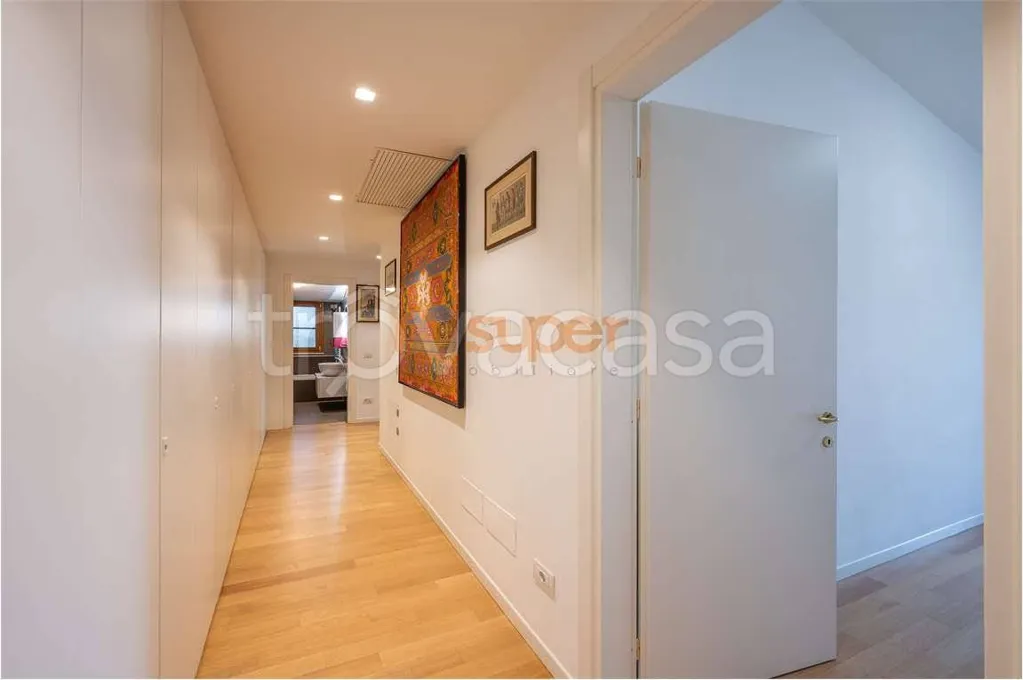Entrée - Modern Penthouse with Perimeter Terrace in Bastia Umbra