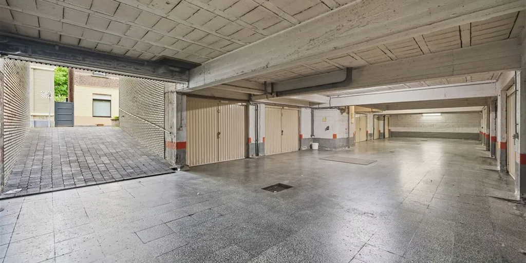 Garage - Appartement Rénové avec Terrasse à Kortenberg