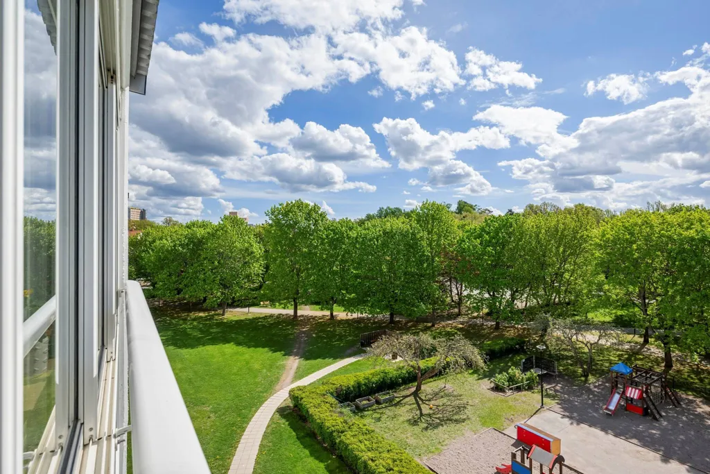 Balcon - Renovated Apartment with Balcony in Västerby