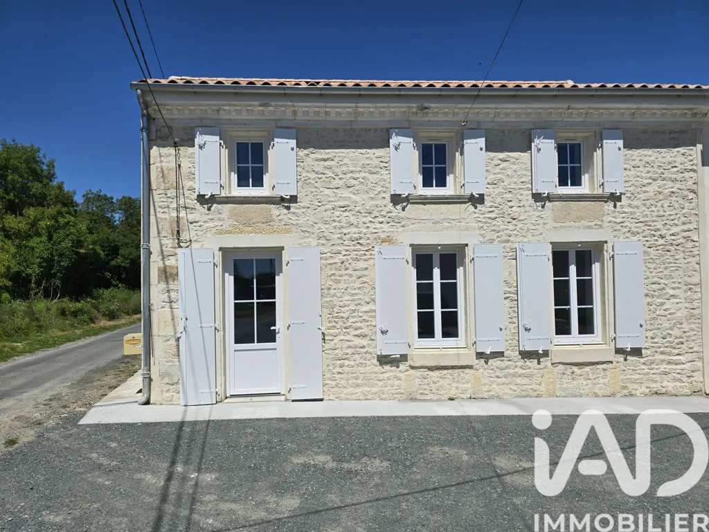 Extérieur - Maison Rénovée avec Terrasse à Moragne