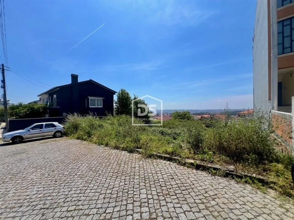 Luxury Villa with Solar Panels in Penafiel