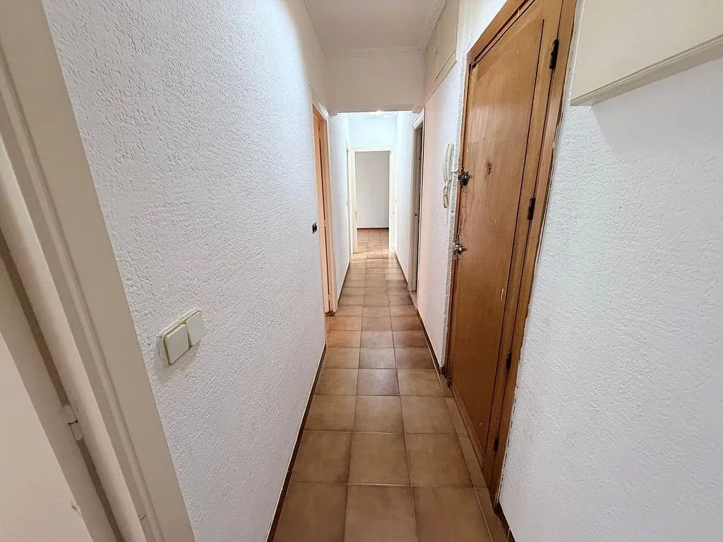 Hallway - Apartment with Climalit Windows in Reina Sofía