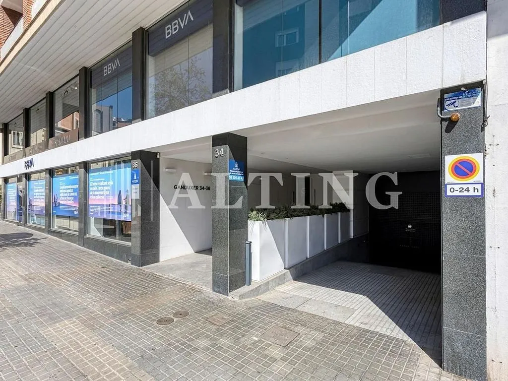 Exterior - Reformed Apartment with Terrace in Barcelona