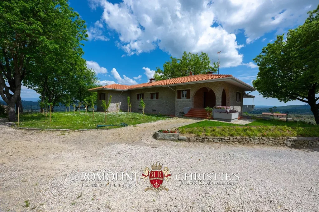 Exterior - Villa with Pool and Olive Grove in Sinalunga, Tuscany