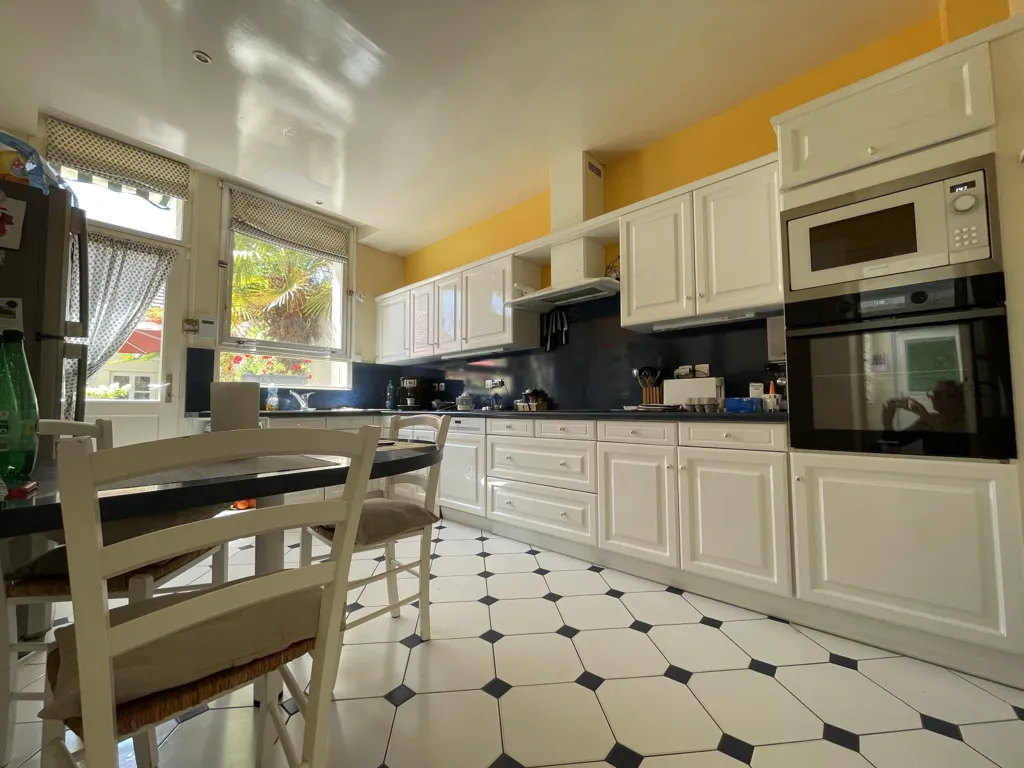 Köök - Luxury House with Pool in Compiègne