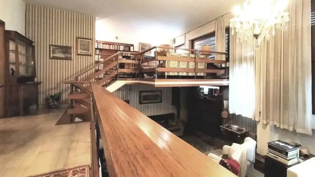 Pièces - Noble Staircase-Linked Apartments in Florence