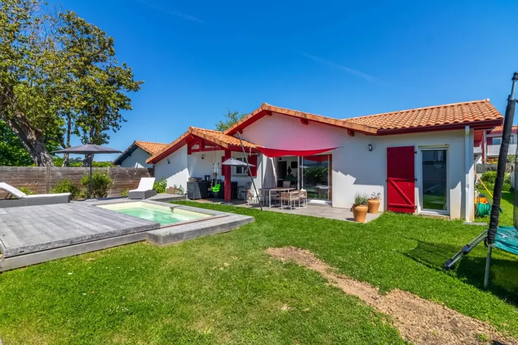Jardin - Maison Récente avec Piscine à Bidart