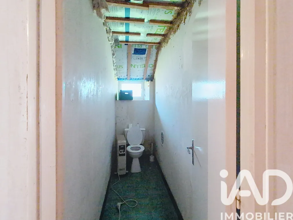 Salles de bain - Maison à Rénover avec Jardin à Bazouges-la-Pérouse