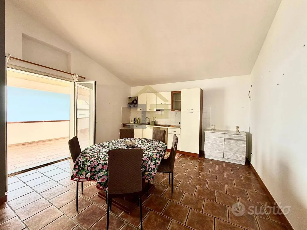 Söögituba - Bifamiliar Villa with Sea View in Trappeto