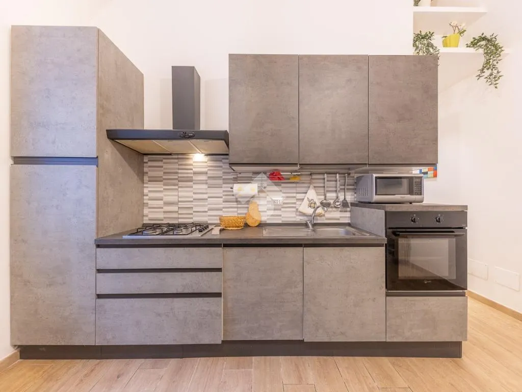 Cuisine - Elegant 3-Room Apartment in Central Rome