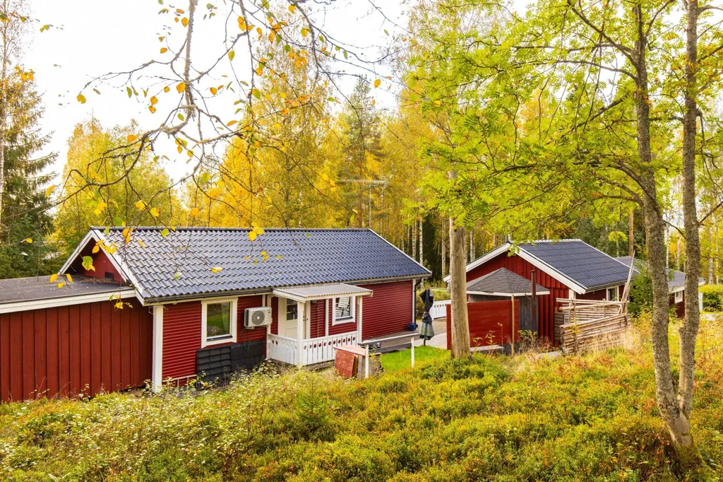 Välivaade - Charming Cottage with Lake View in Örebro