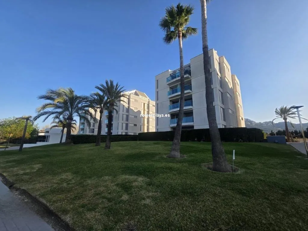 Jardin - Duplex with Private Pool in Beachside Complex