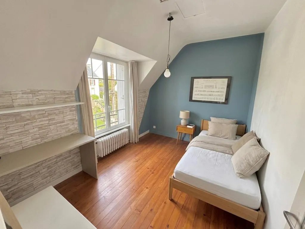 Chambres - Maison avec Sous-sol Total et Jardin à Plouhinec