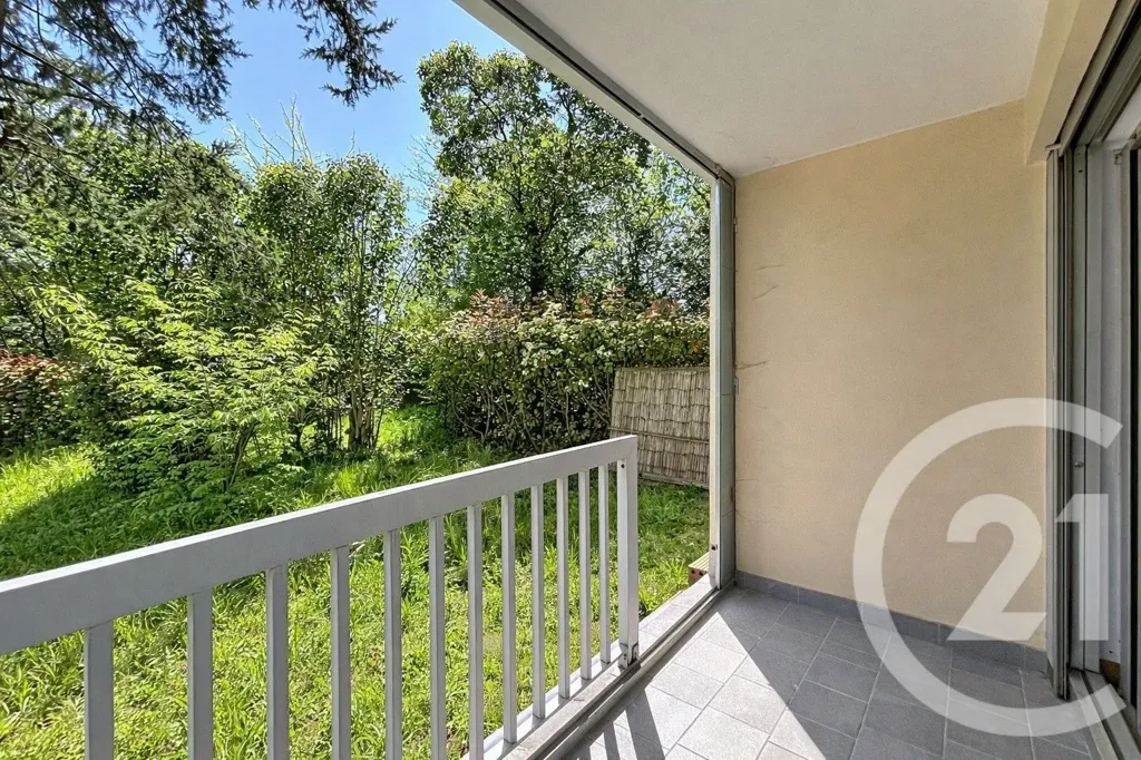 Rõdu - Renovated 2-Bed Flat with Private Parking in Montpellier