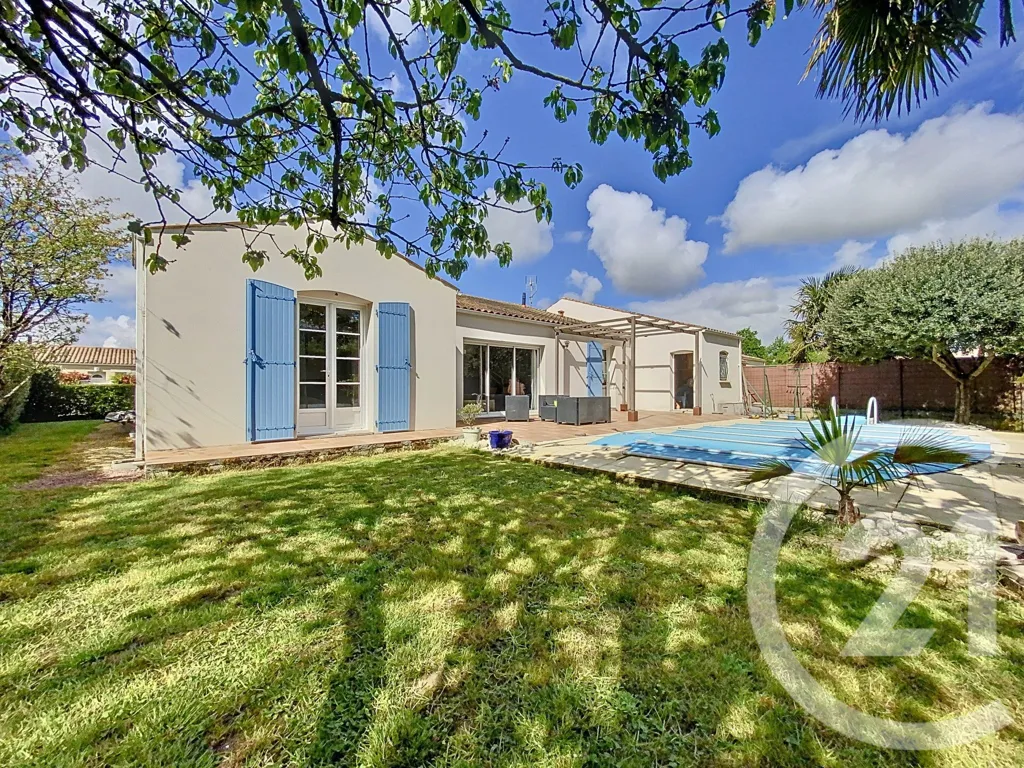 Extérieur - Villa de Plain-Pied avec Piscine à Breuil-Magné