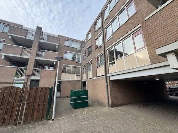 Välivaade - Modernised 3-Bedroom Flat with Balcony in Delft