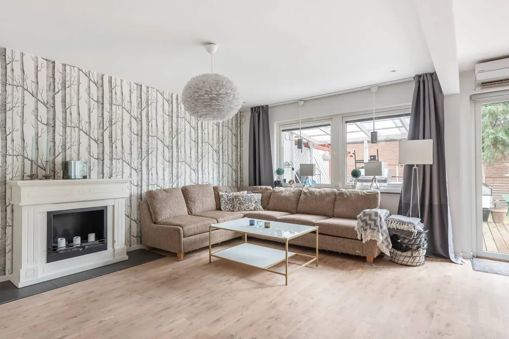 Elutuba - Renovated Two-Bedroom Flat with Garden in Järfälla