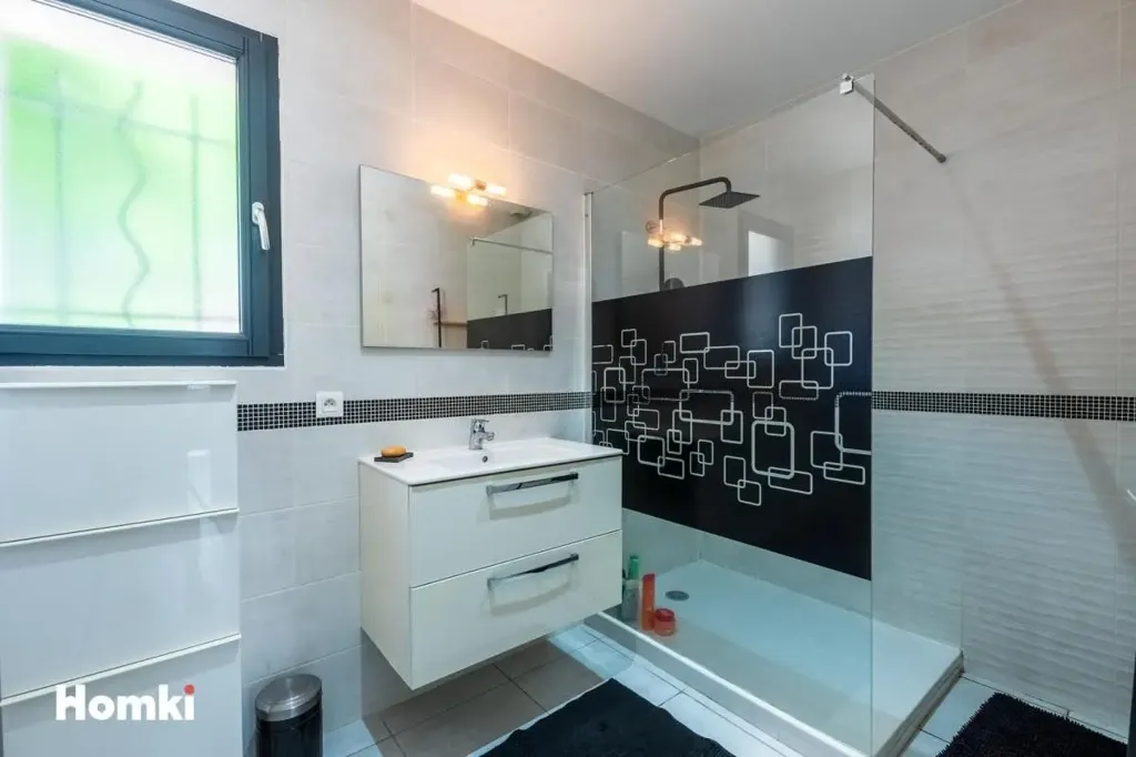 Salles de bain - Villa Moderne avec Piscine à Plan-de-Cuques
