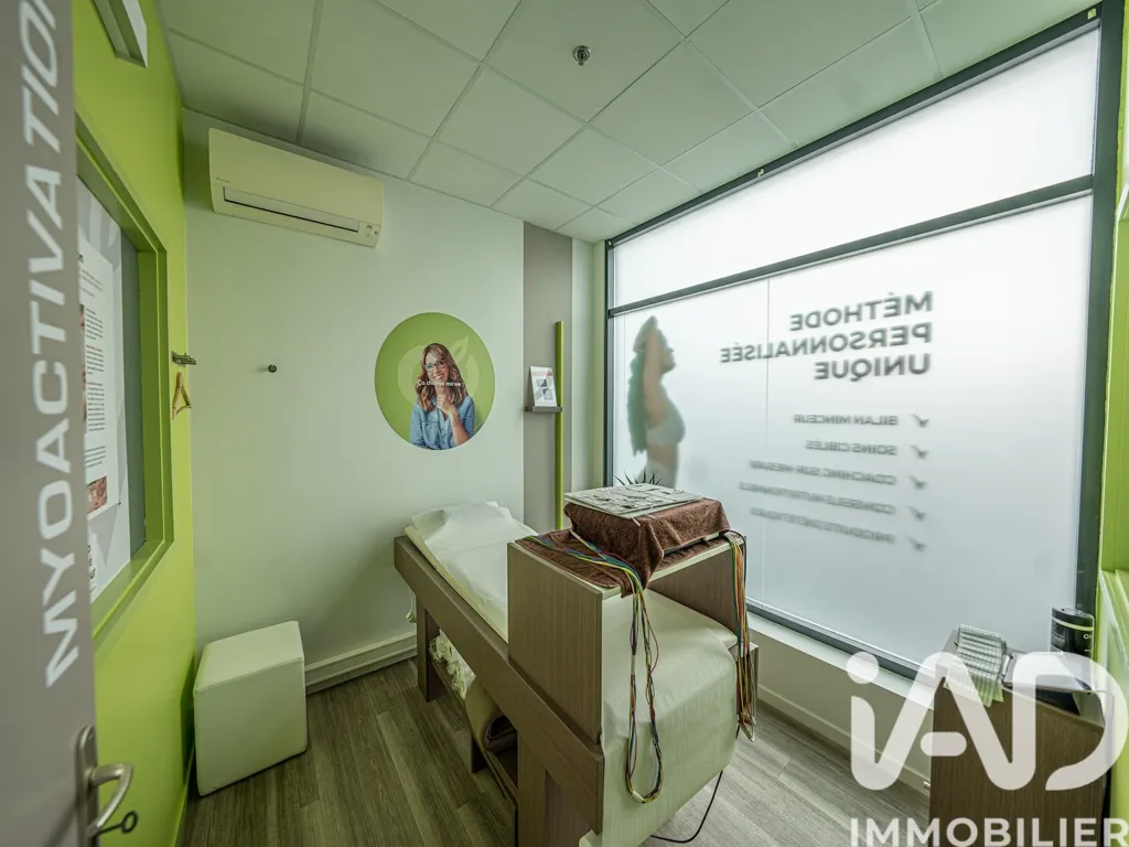 Bedrooms - Established Salon in Commercial Zone, Aubenas
