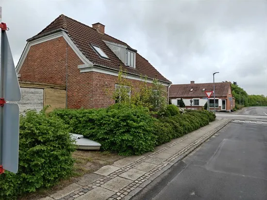 Välivaade - Detached Villa with Brick Facade in Vemb