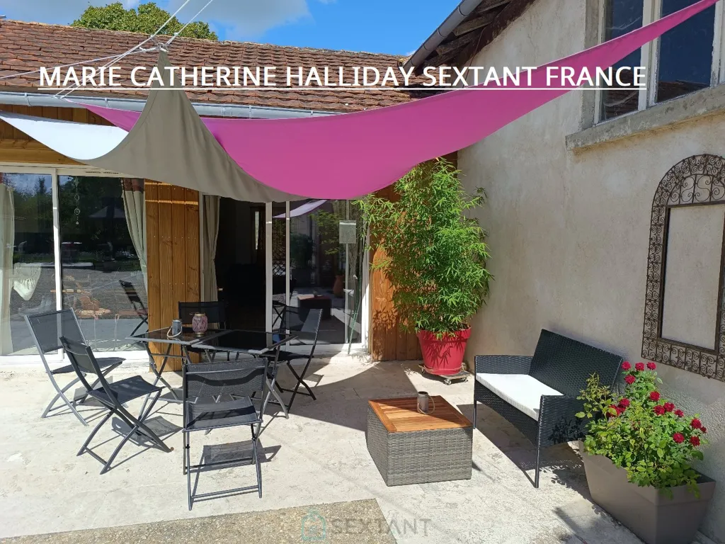 Terrasse - Ferme Rénovée avec 2 Gîtes et Cour Intérieure à Périgueux