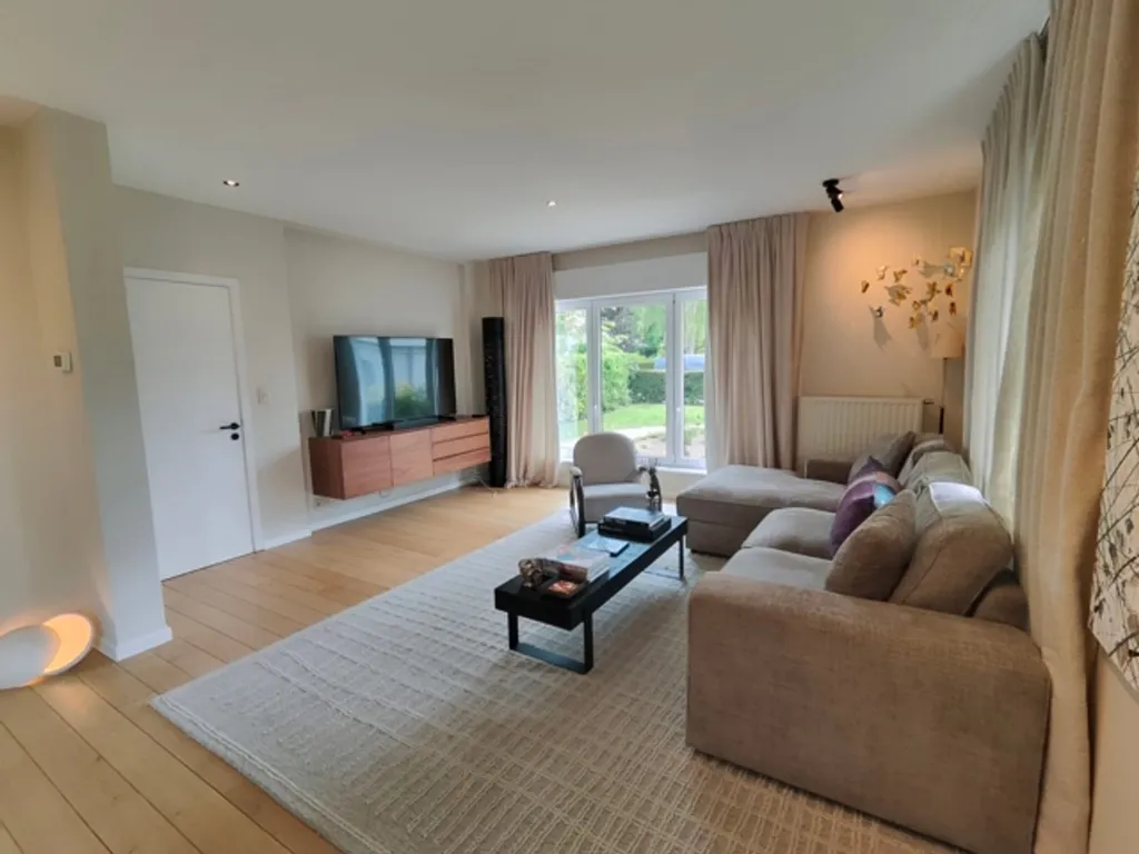 Elutuba - Architect-Designed Villa with Garden in Waterloo-Faubourg