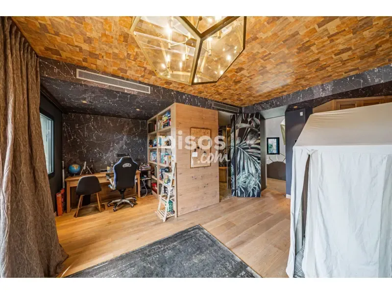 Office - 10-Bedroom Chalet with Pool in Guadalmina Baja
