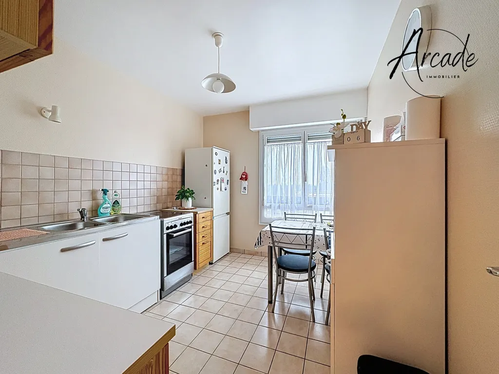 Kitchen - 2-Bed Apartment with Lift in Caucriauville